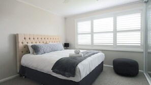 3 bedrooms, free WiFi, bed sheets