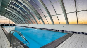 Indoor pool - Dream Harbour View Parking Pool (Sydney)