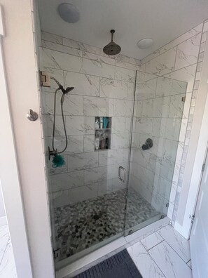 Hair dryer, towels, soap, shampoo - Private Heated Pool! @ The House on the Cove (Hiawassee)