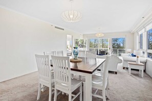 Apartment, 2 Schlafzimmer, Strandblick | Essbereich im Zimmer