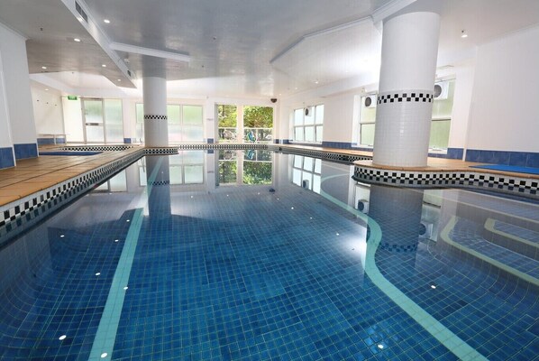 Piscina coperta, piscina all'aperto