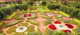 Pineapple House Furry Friends Welcome