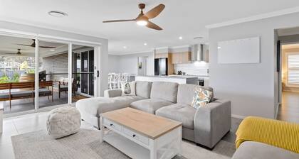 Pineapple House Furry Friends Welcome