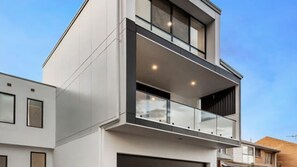 Exterior - Reflections on The Esplanade (Speers Point)