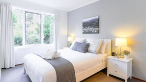 4 bedrooms, desk, travel cot, free WiFi