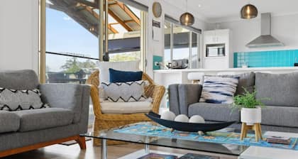 Holiday Home with Ocean Views Wamberal