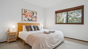 4 bedrooms, travel cot, free WiFi, bed sheets