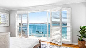 4 bedrooms, desk, free WiFi, bed sheets