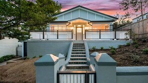 Exterior - Luxury Heritage Home 10min Walk to Scenic World (Katoomba)