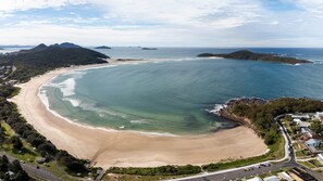 Beach nearby - Shoreline Retreat 900m to the beach (Fingal Bay)