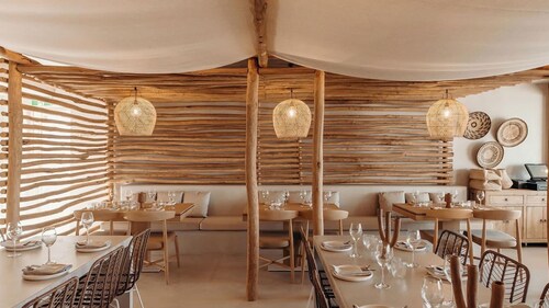 Shoreline Retreat 900m to the beach