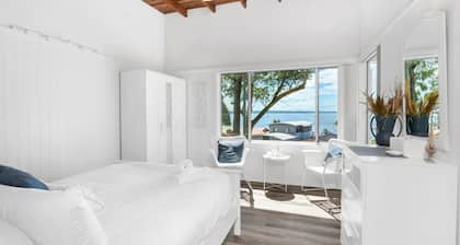 Sally - A Hidden Oasis in Salamander Bay