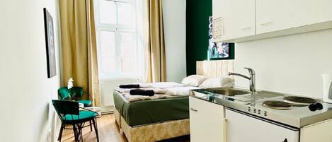 8 bedrooms, bed sheets