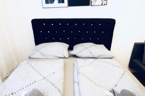 3 bedrooms, bed sheets
