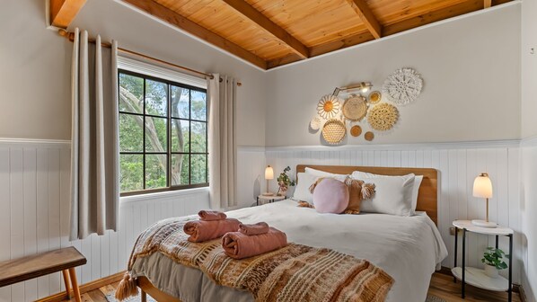 1 bedroom, free WiFi, bed sheets