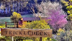 A wooden sign with the name 'TRICKLEBECK'. - Romantic Tricklebeck Spa Cottage (Blackheath)