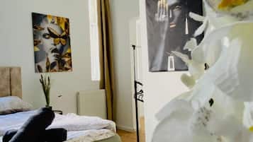 1 bedroom, bed sheets