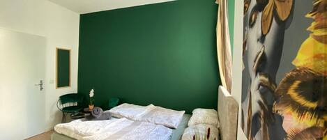 1 bedroom, bed sheets