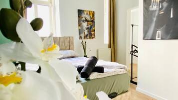 1 bedroom, bed sheets