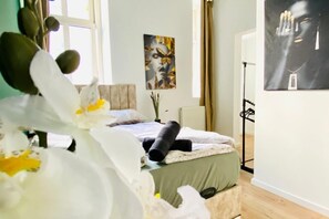 1 bedroom, bed sheets