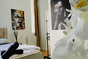 1 bedroom, bed sheets