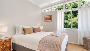 2 室のベッドルーム、WiFi (無料)、ベッドシーツ