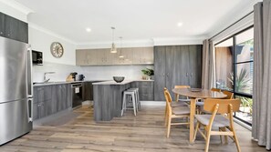 Fridge, microwave, oven, stovetop - Hitters Paradise Stay Play (Salamander Bay)