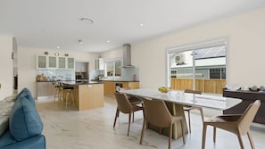 Dining - Seaside Bliss with Ocean Views (Catherine Hill Bay)