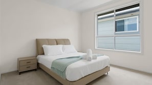 5 bedrooms, desk, free WiFi, bed sheets - Seaside Bliss with Ocean Views (Catherine Hill Bay)