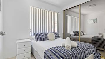 2 chambres, bureau, draps fournis