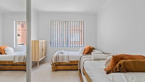 2 bedrooms, desk, bed sheets