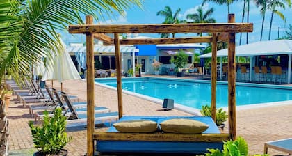 Sombrero Beach Tropical Getaway in the Heart of Marathon