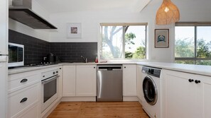 Fridge, microwave, oven, stovetop - Beachfront Bliss Broulee (Broulee)
