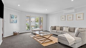 Smart-tv en een open haard