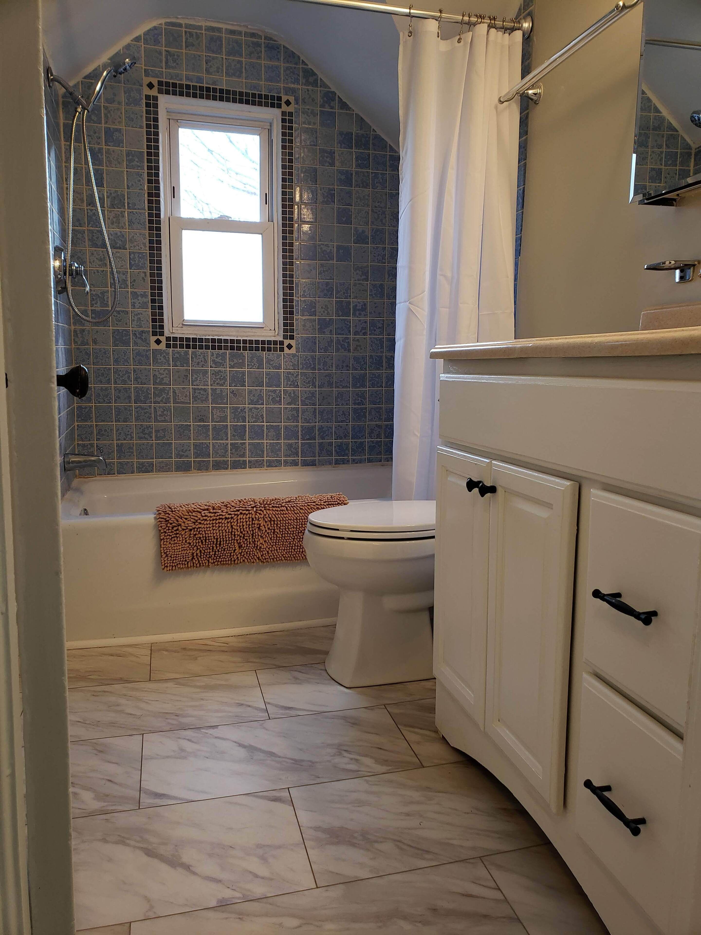 Asciugacapelli, asciugamani, sapone, carta igienica