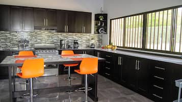 Fridge, microwave, oven, coffee/tea maker