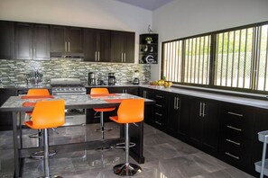 Fridge, microwave, oven, coffee/tea maker