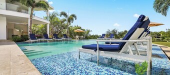 Spacious luxury villa with 6 bedrooms and WiFi, fitness room Casa de Campo D.R.