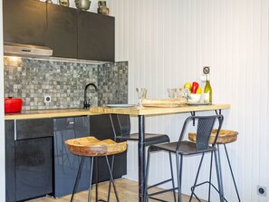 Fridge, microwave, toaster, cookware/dishes/utensils - Le Roc de Peclet by Interhome (Val Thorens)