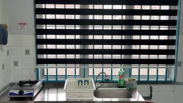 Fridge, stovetop, electric kettle, blender