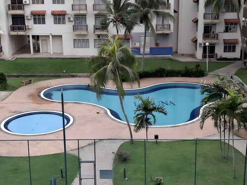 Homestay WaDi 2, Apartment with pool near beach