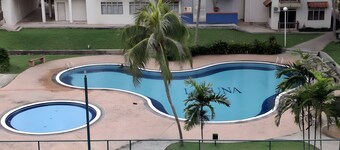 Homestay WaDi 2, Apartment with pool near beach