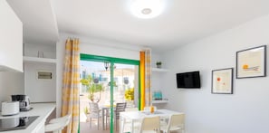 Dining - Golden Sunset Pool View by iRent Fuerteventura (Corralejo)