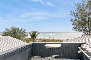 Property grounds - 6-bedroom beach house Treasure Island with AC, WiFi. Enjoy your stay (Treasure Island)