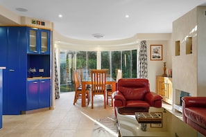 Flat-screen TV - ACACIA WATERS (Taupo)