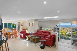 Flat-screen TV - ACACIA WATERS (Taupo)