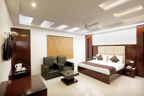 9 bedrooms, iron/ironing board, WiFi, bed sheets - Spacious hotel in enjoyable Near New Delhi Airport with AC, WiFi (New Delhi)