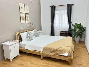 Deluxe Double Room, City View | Desk, blackout drapes, soundproofing, iron/ironing board - Hidden Hue Homestay (Hue)