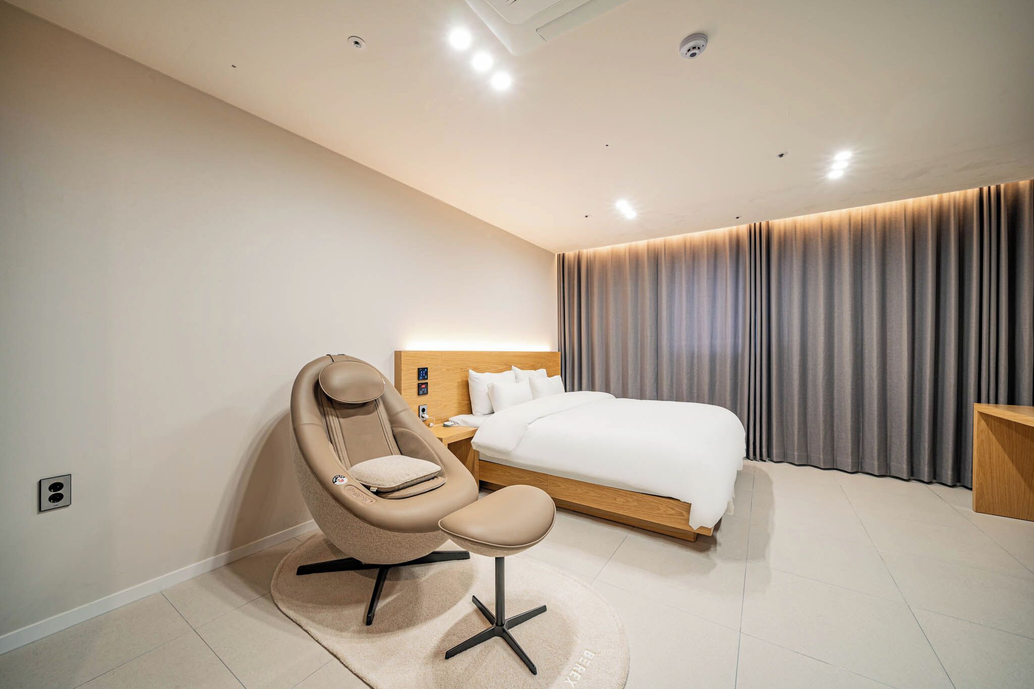 Deluxe Double Room, City View | Premium bedding, down comforters, Tempur-Pedic beds, free minibar