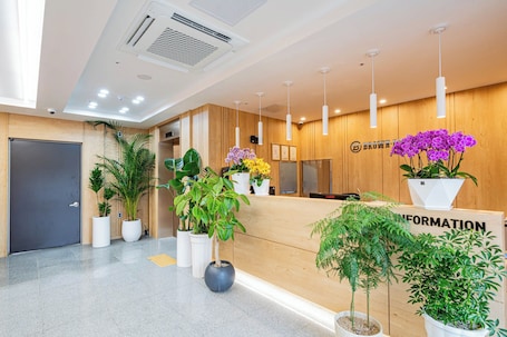Lobby. Mokpo Brown Dot Hotel Namak Branch